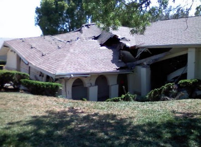 Sinkholes Florida on Large Sinkhole Gobbled Up Half Of This Home In Spring Hill Florida