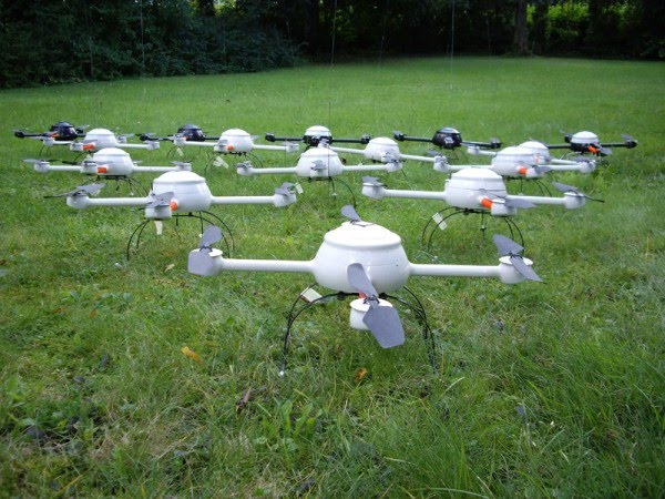 เฮลิคอปเตอร์สี่ใบพัดจาก Microdrones บริษัทในเยอรมัน