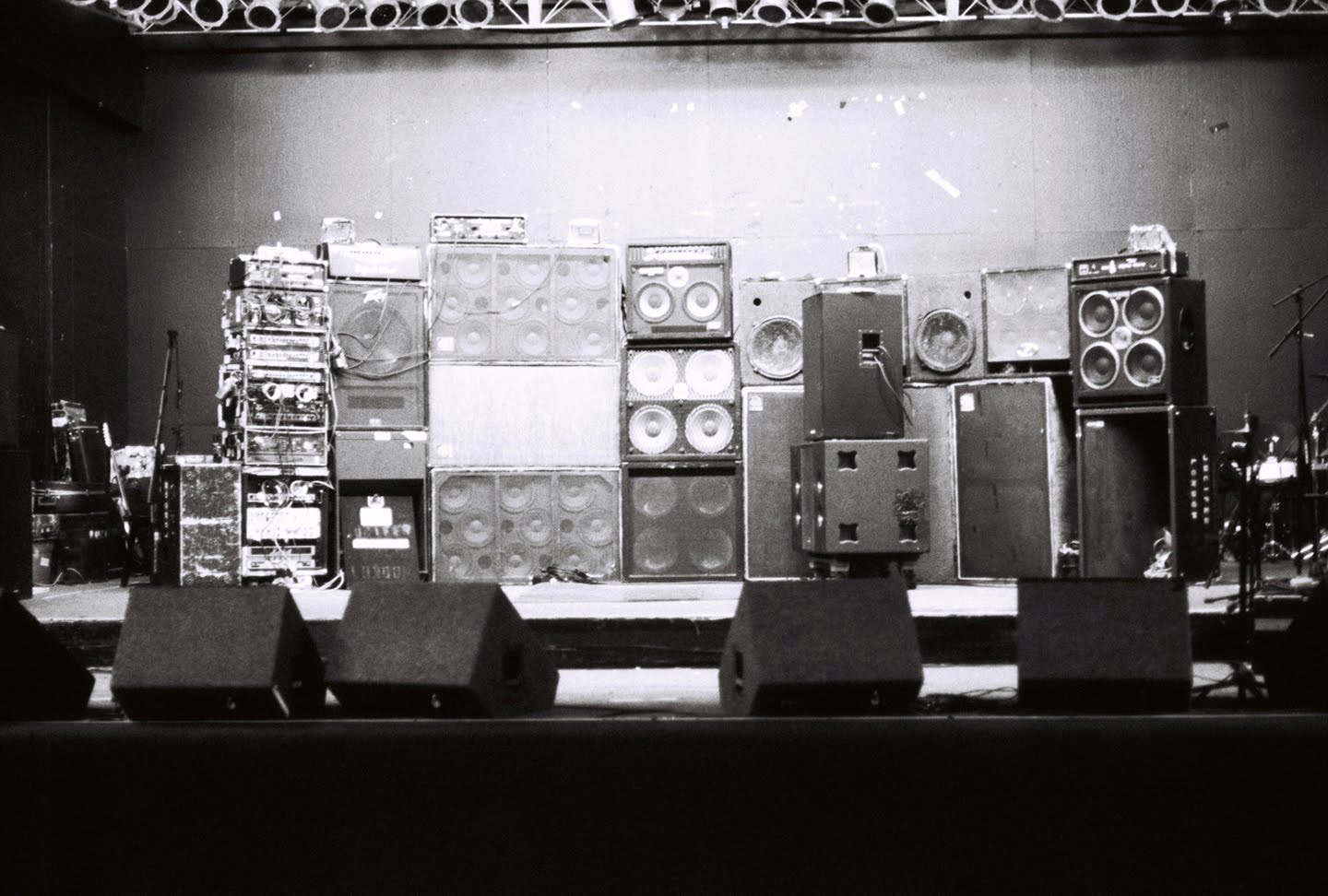 ++ 0MN1PH0B3 ++ Amplifier Worship continued