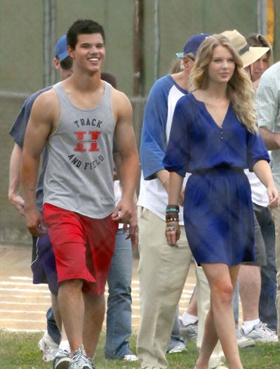pics of taylor swift and taylor lautner