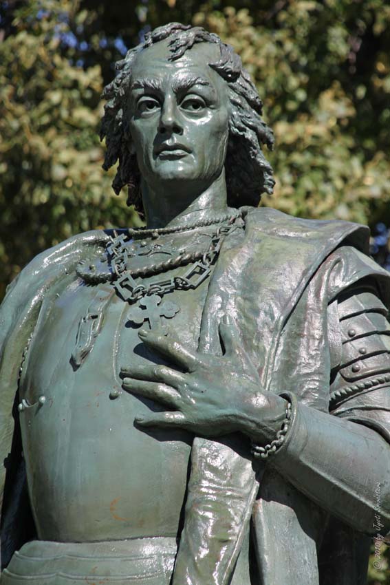 Public Art in Chicago Near South & West Side [Christopher Columbus