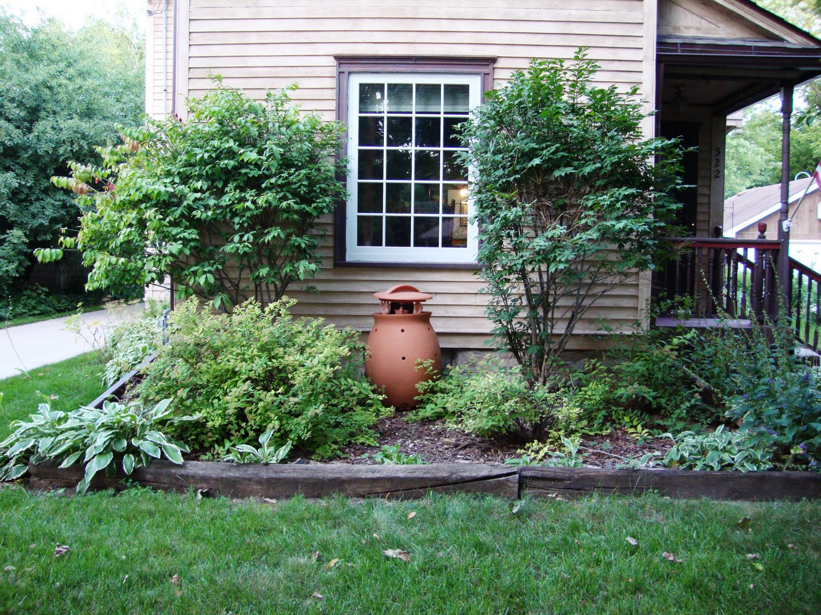 [composter+front.JPG]