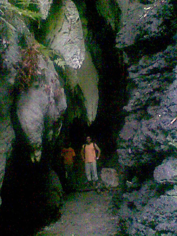 [limestone+cave+entrance.jpg]