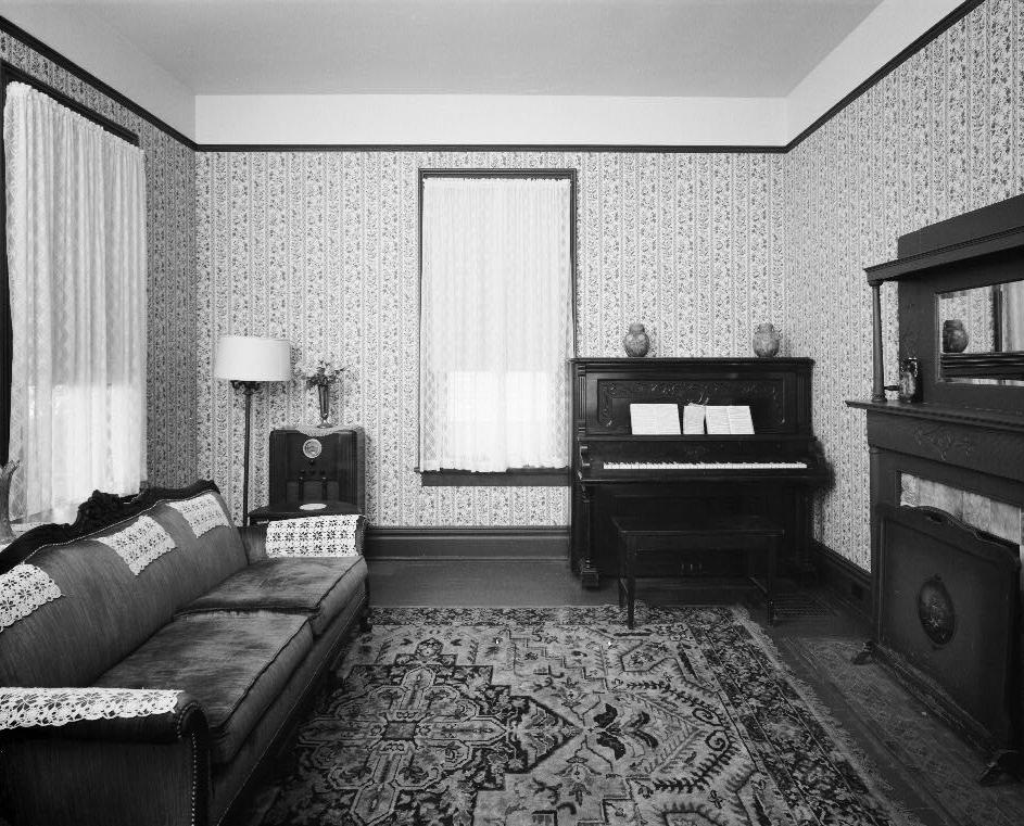 [whosehouse10+(3).jpg]