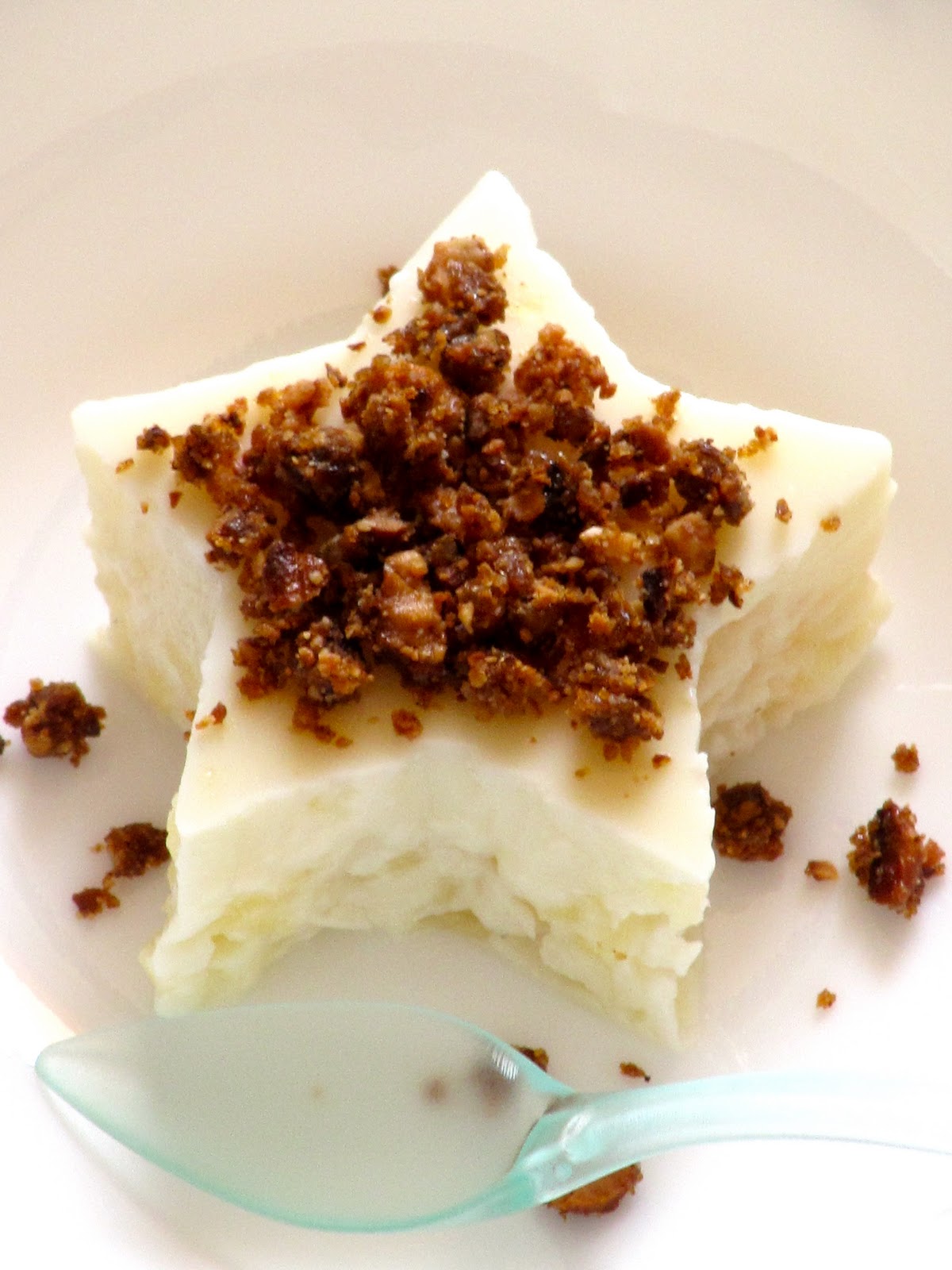 Plateful Apple Jelly Pudding With Caramelized Cashew Nuts