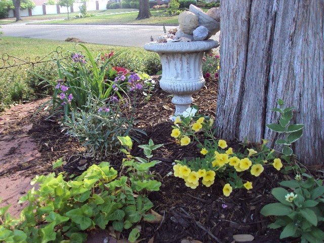 Antique ART Garden: Some FRONT Yard Accents in My LOST & FOUND Garden