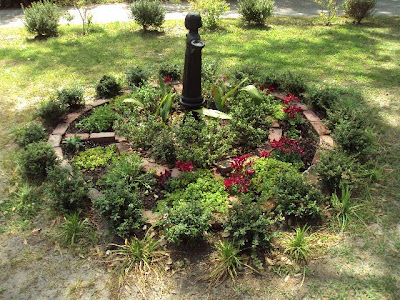 Antique ART Garden: Some FRONT Yard Accents in My LOST & FOUND Garden