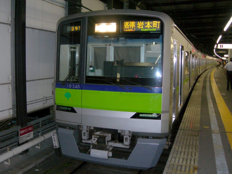 都営地下鉄新宿線　岩本町行き　(終電1本運行)
