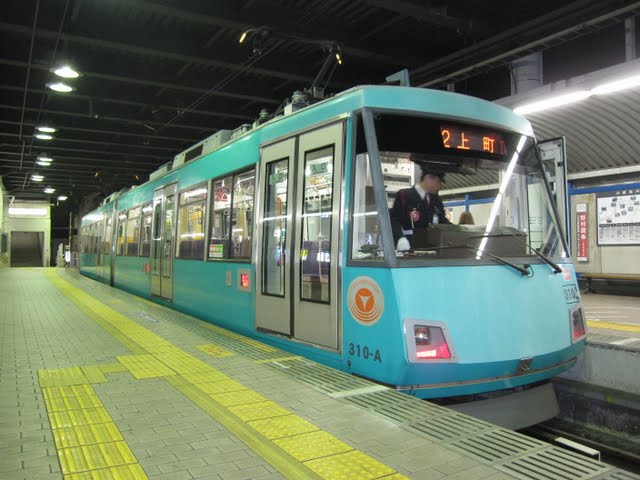 東京急行電鉄世田谷線　上町行き　300系(平日6本運行)