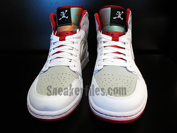 [air-jordan-i-1-retro-hare-detailed-look-4.jpg]