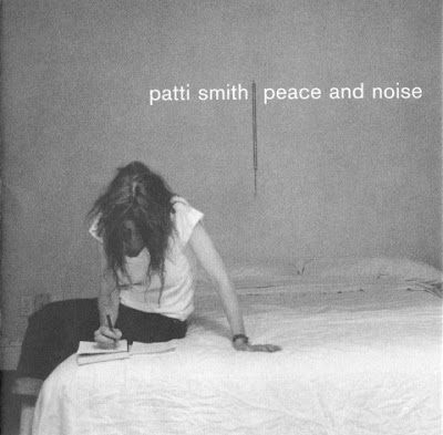 En écoute présentement - Page 20 Patti+Smith_Peace+and+noise_OfficialEdition+Front