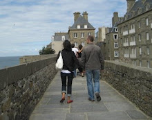 Hand-in-hand in St Malo