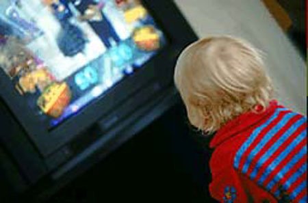 [niño+y+televisión.bmp]