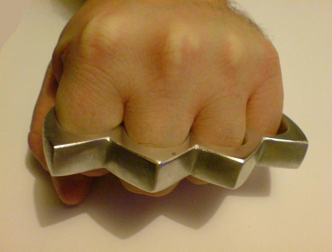 WeaponCollector's Knuckle Duster and Weapon Blog Hand Made Females