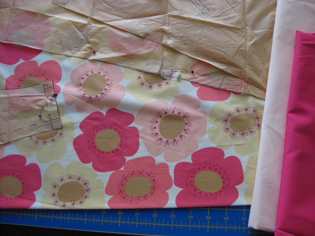 [Meg's+pink+flowered+dress+fabric.jpg]