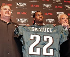 Samuel signs with Eagles