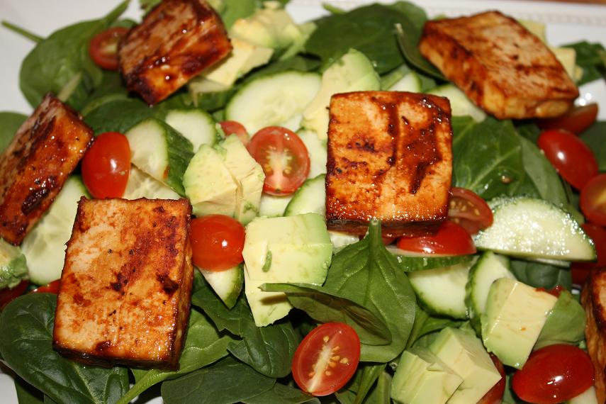 [spinach+salad+with+bbq+tofu+and+avo+-+reduced.JPG]