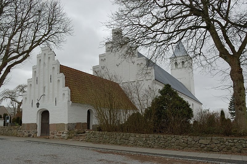 Church and Manor in Denmark Voldum church/ Voldum kirke and Clausholm