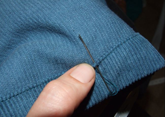 [pulling+needle+through.jpg]