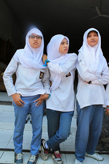 frizka rizqi amalia, alifa rahmania, mona hadromi