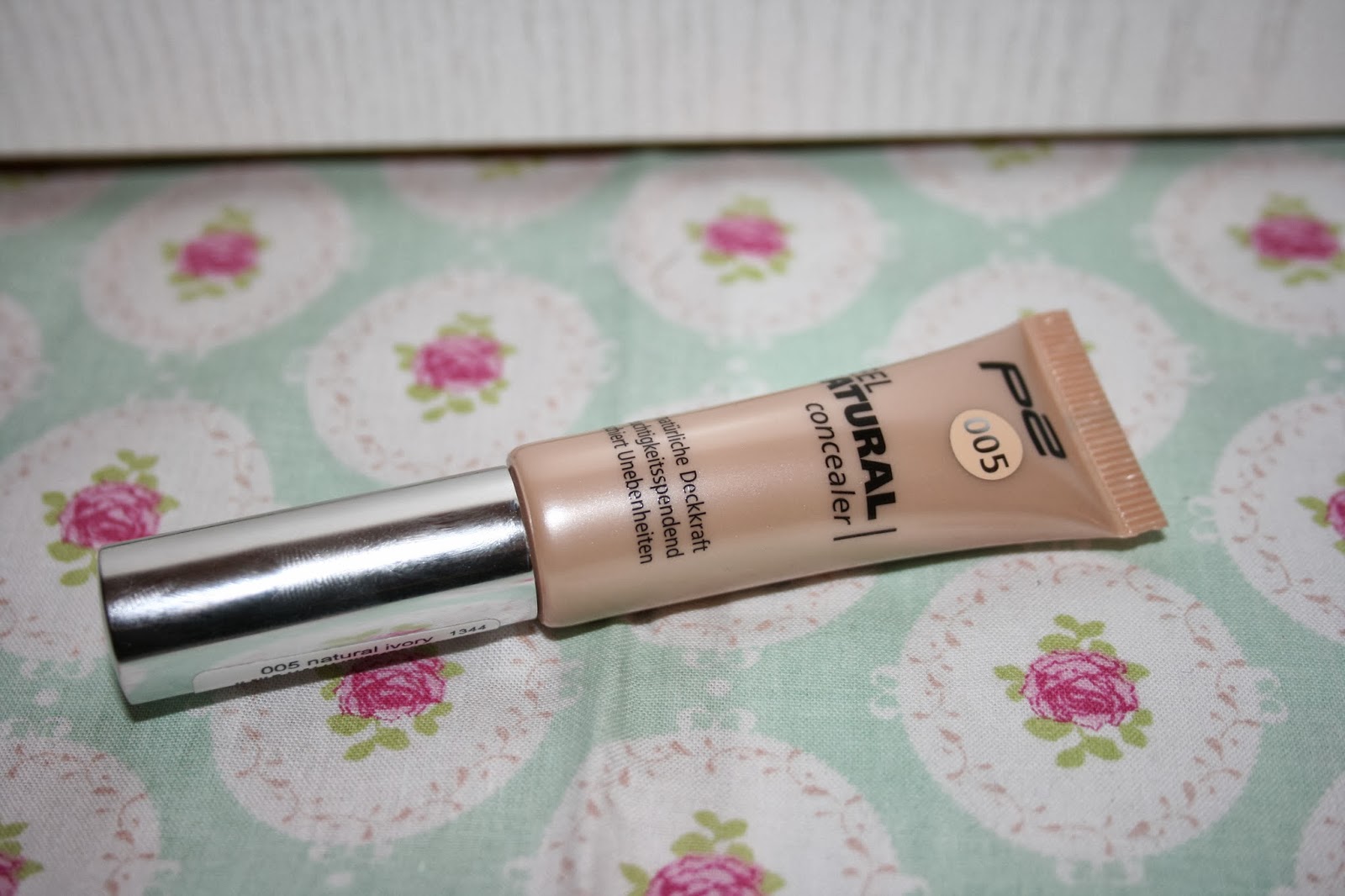 Two creative minds Kora Review Concealer& Eyeliner
