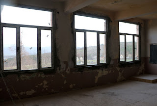 Sassy's windows are all sealed Sassy's windows are all sealed