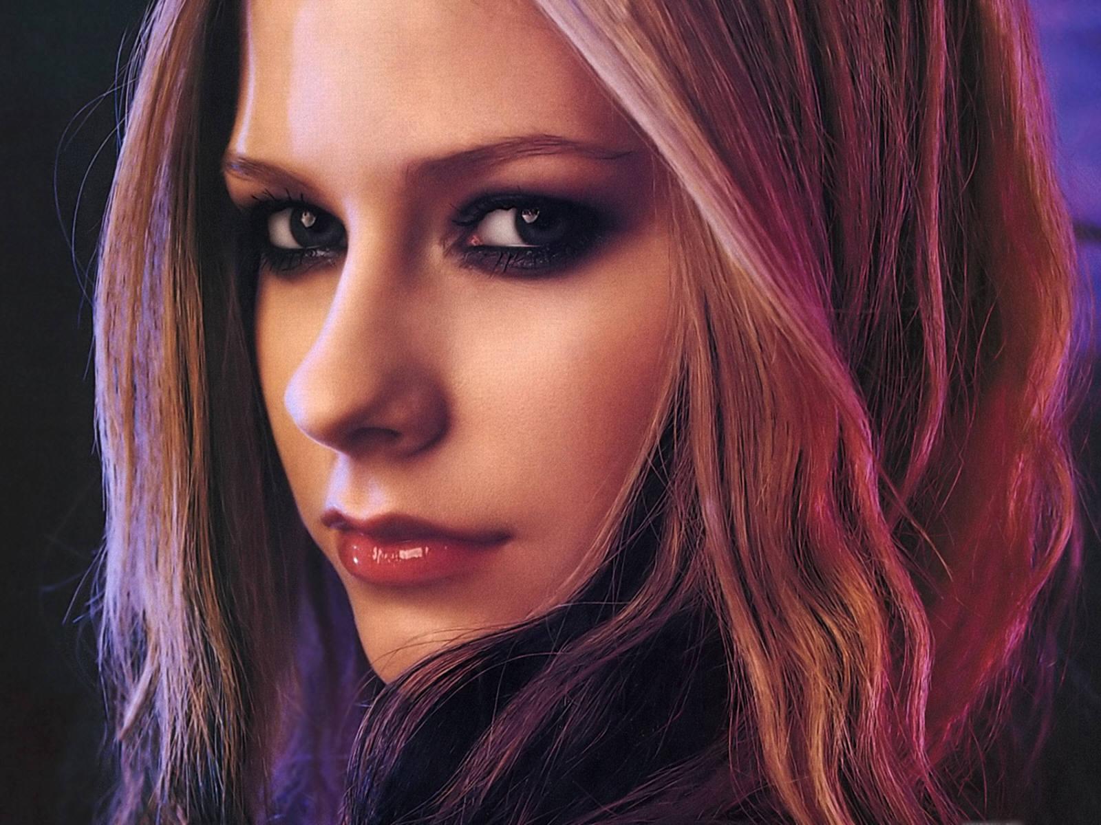Wallpapers Collections: Avril Lavigne Celebrities Wallpapers
