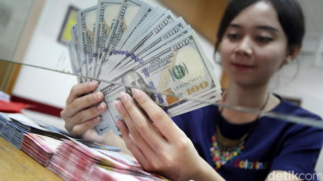 Dolar AS Tembus Rp 13.820 Dolar AS Tembus Rp 13.820