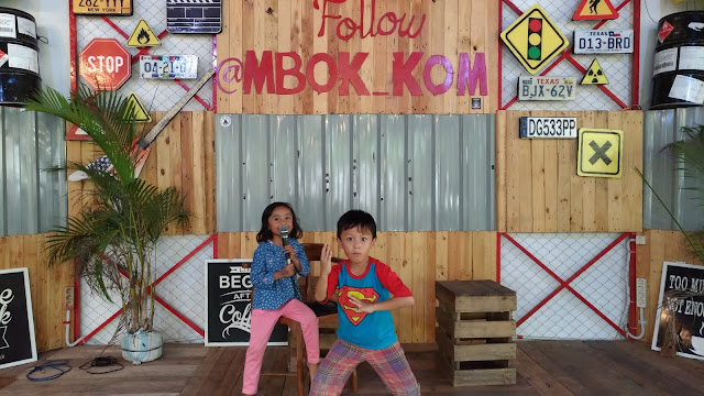 http://www.renidwiastuti.com/2018/02/mbok-kom-cafe-and-culinary-from-special.html