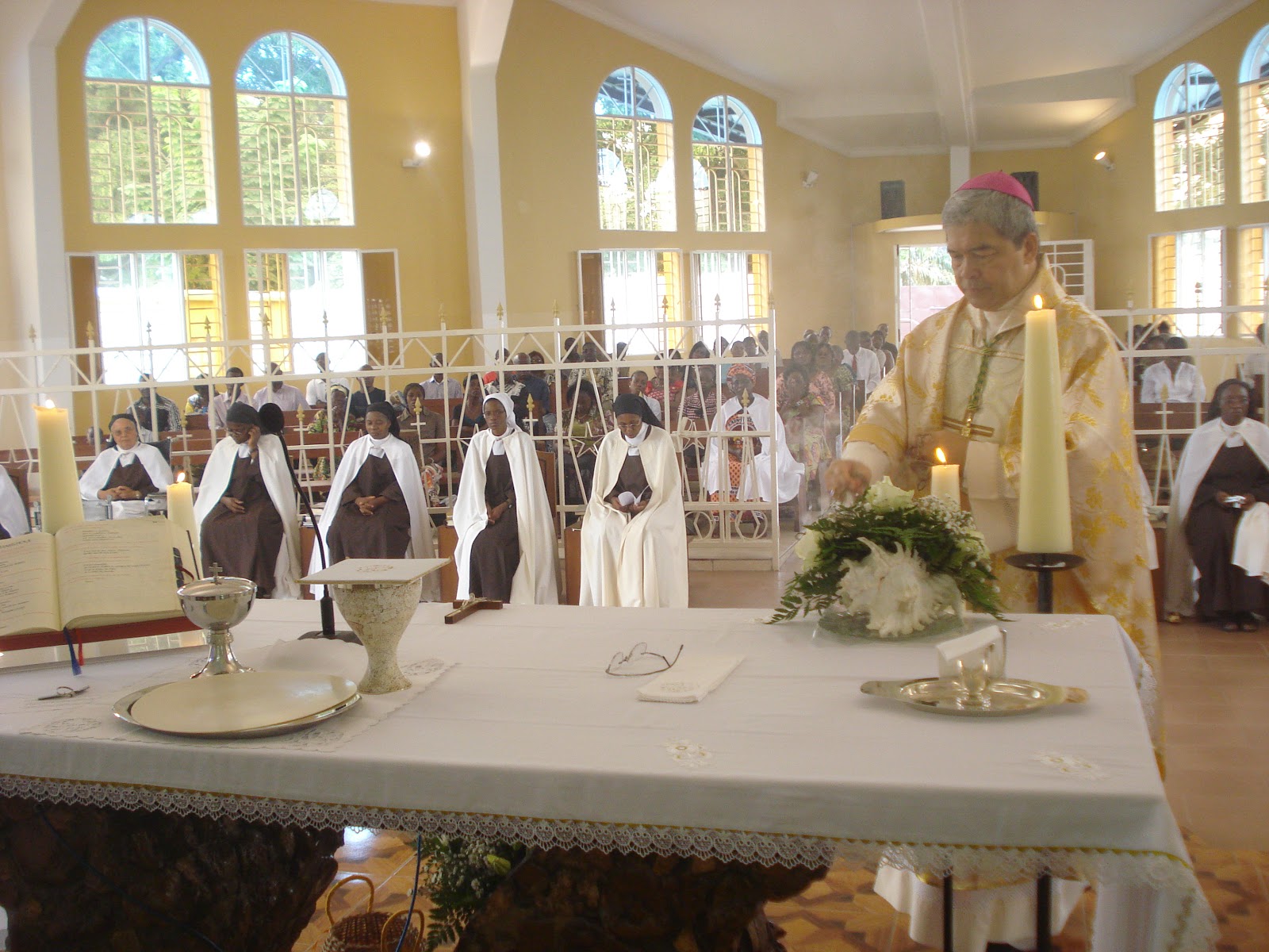Kinshasa Saintsacrement au carmel et dans l’église du saintsacrement