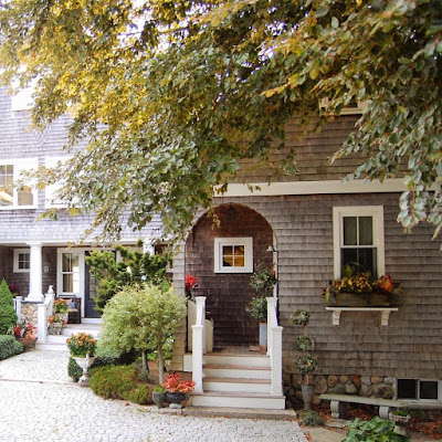 Content in a Cottage: Enchanting Home