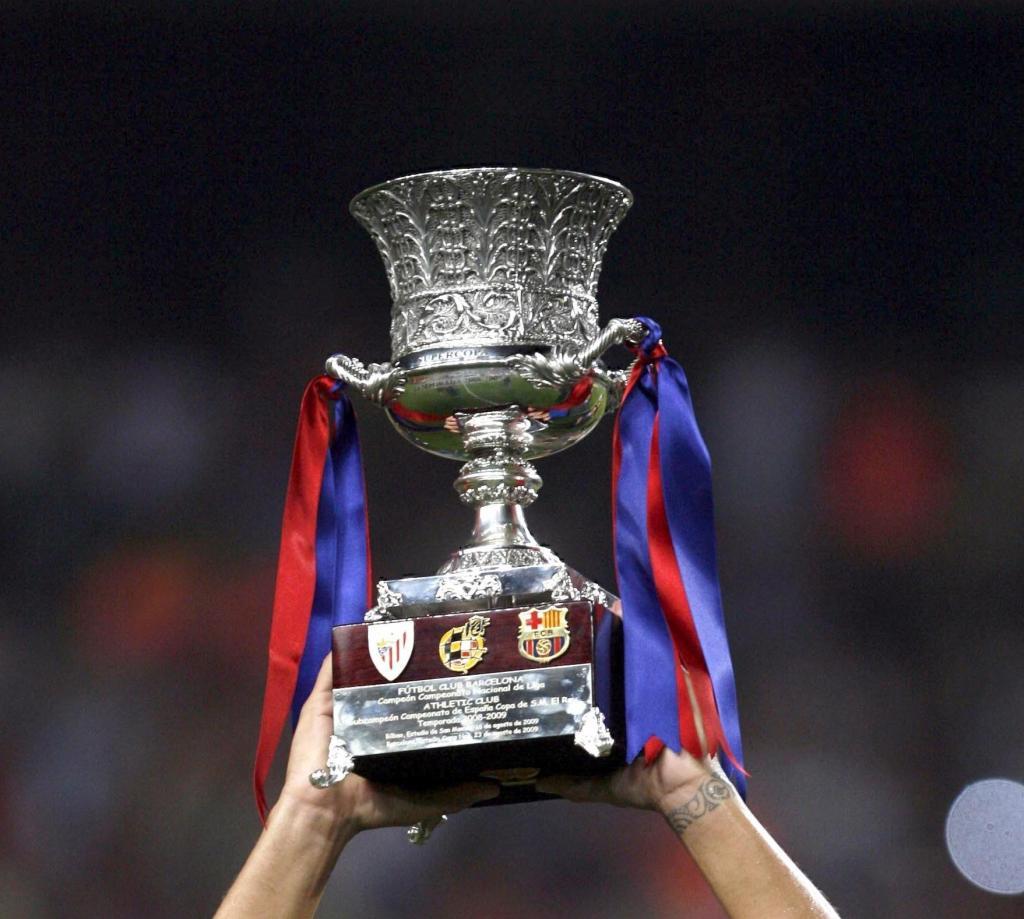 Кубок supercopa espana. Суперкубок испании кубок. Суперкубок испании википедия. Барса суперкубок испании. Барселона суперкубок испании.