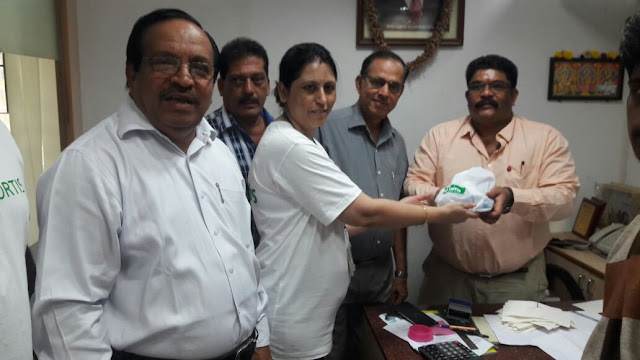 Fortis Charitable Foundation extends a helping hand as Bangalore Queues up for Cash Fortis Charitable Foundation extends a helping hand as Bangalore Queues up for Cash