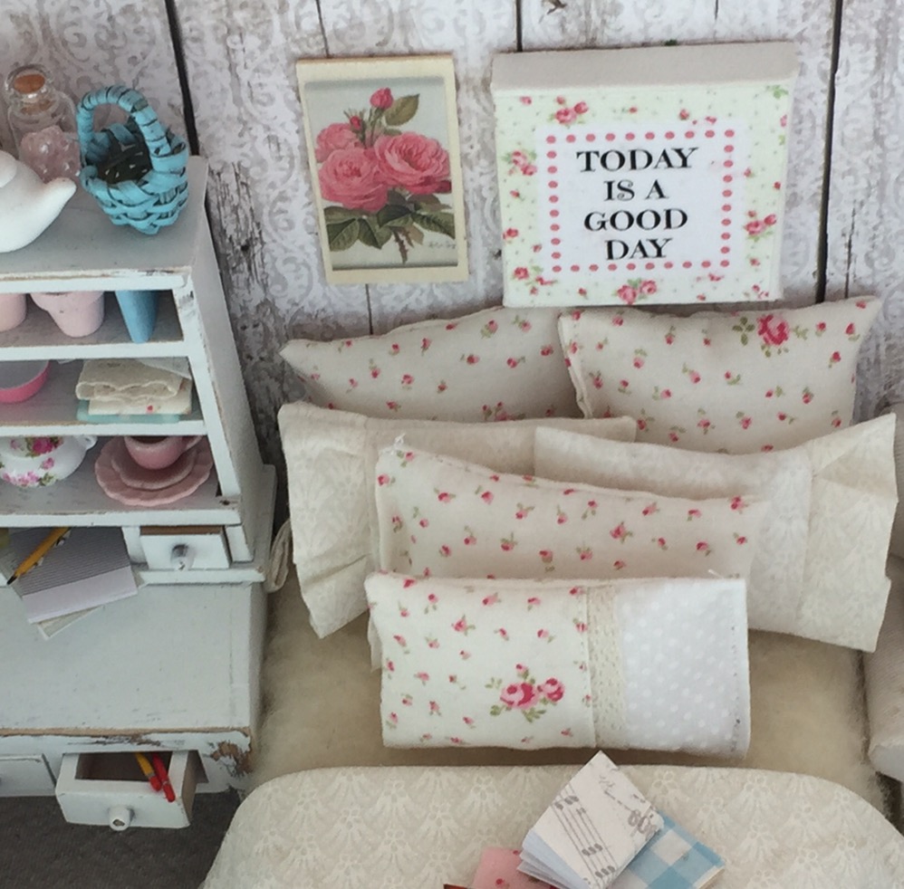 Ribbonwood Cottage 10 Minute Doll/Dollhouse PillowDIY