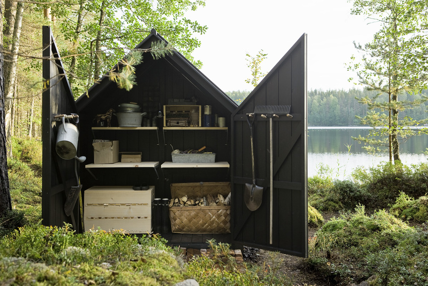 Green House/Garden Shed designed by Ville Hara and Linda Bergroth for Kekkilä Garden (Finland) - photograph by Arsi Ikäheimonen - as featured on linenandlavender.net - http://www.linenandlavender.net/2014/05/communing-with-nature.html