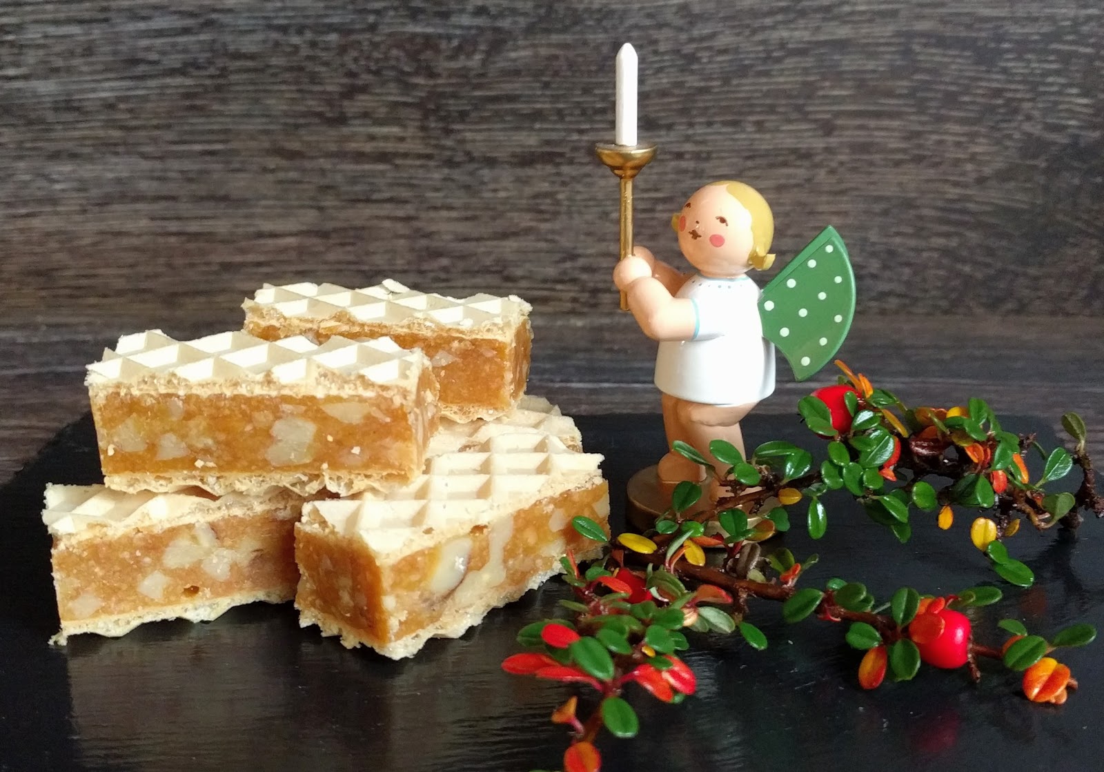 - Walnuss-Karamel in Waffelblätter (Alawitschka)