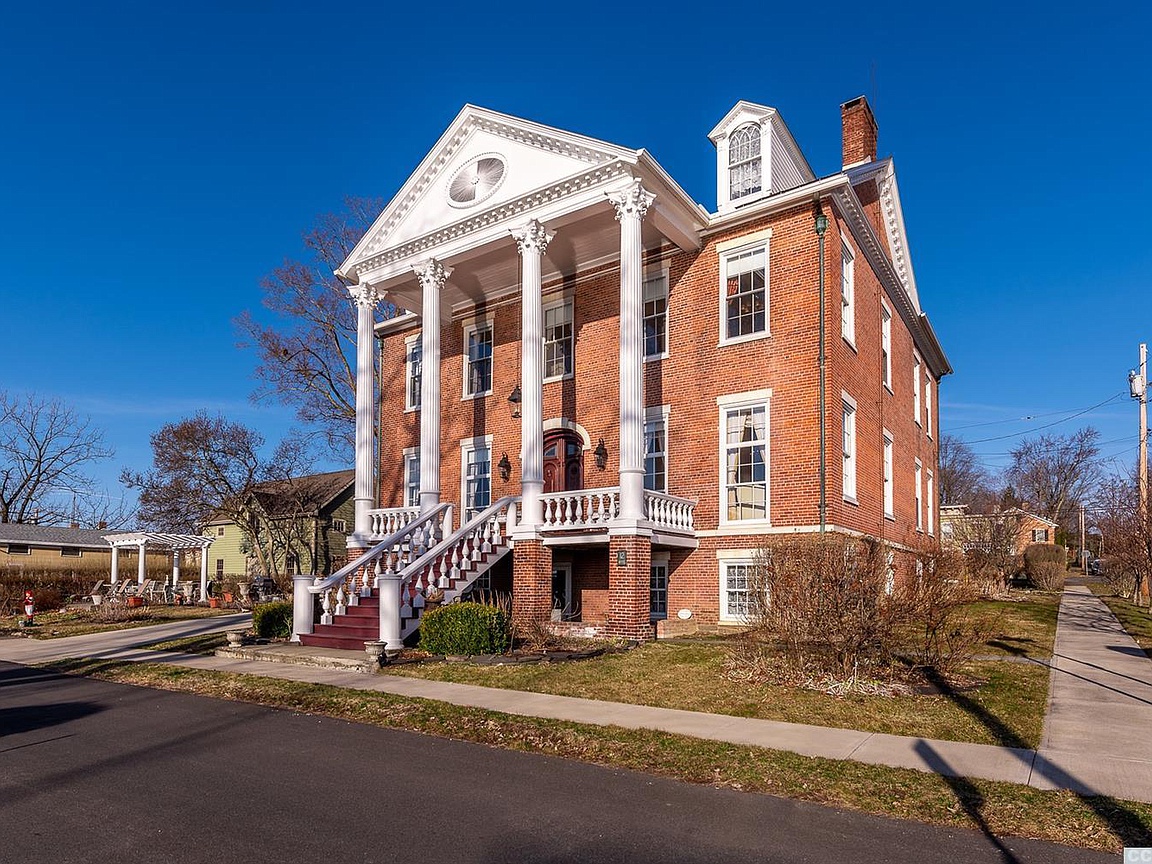 Sweet House Dreams 1825 Federal in Athens, New York