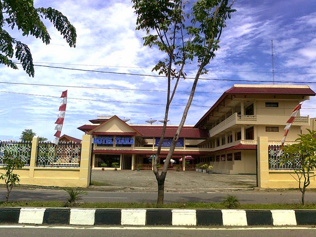 PENGINAPAN DI INDONESIA: Tiara Hotel di Meulaboh