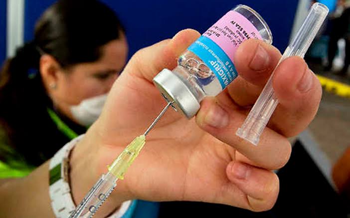 La aplicación de la vacuna en Puebla es muy lenta mientras los contagios van a la alza