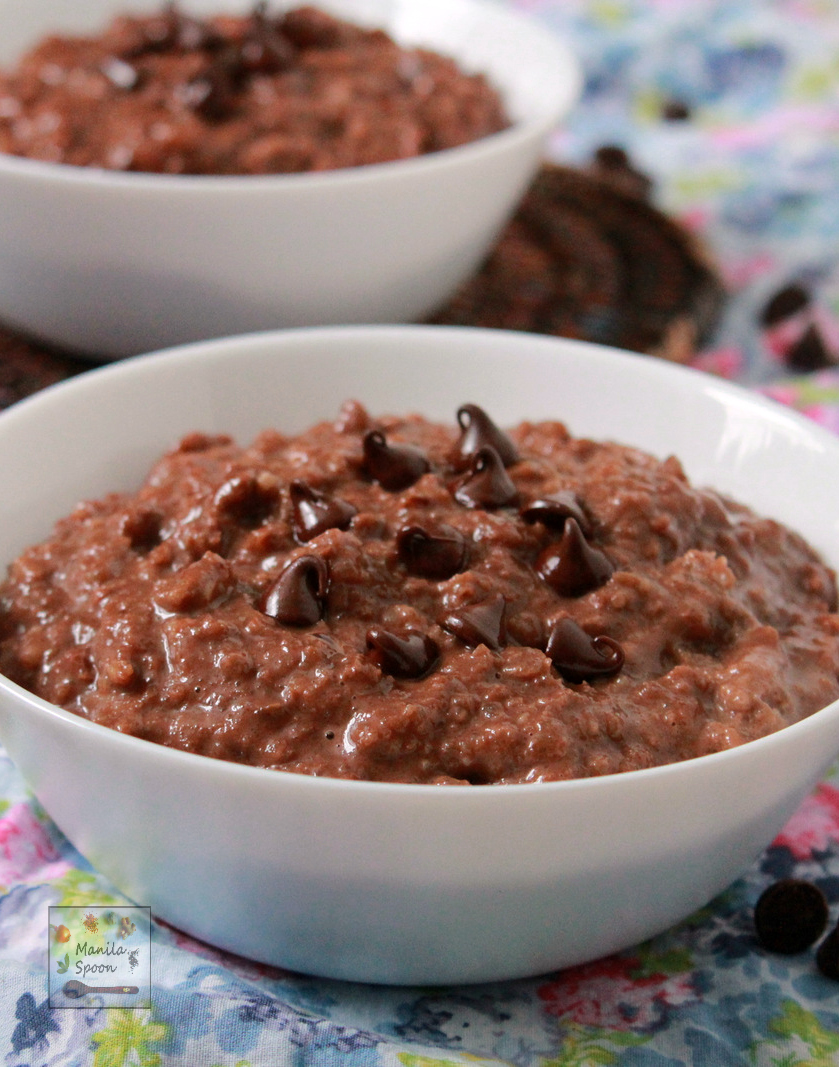Sticky rice cooked in coconut milk and chocolate. This chocolate rice pudding is the ultimate breakfast sweet treat or when served with ice cream - a truly yummy dessert - Champorado!