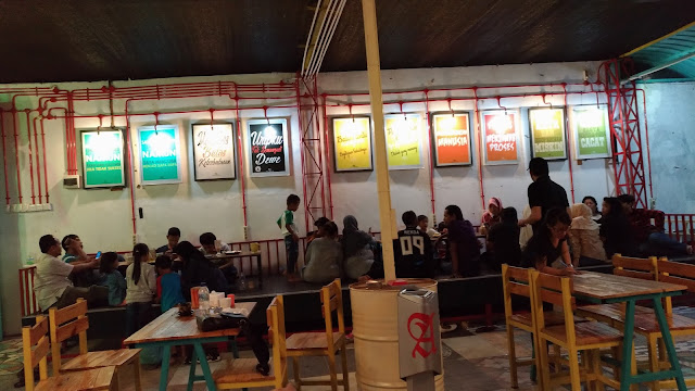 http://www.renidwiastuti.com/2018/02/mbok-kom-cafe-and-culinary-from-special.html