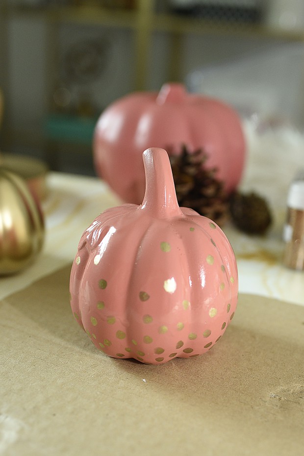 This coral pumpkin gets a glam facelift with a gold leaf pen. So easy- it takes less than 5 minutes!