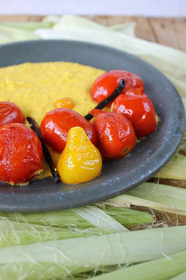 Gourmandises végétariennes: Frische Polenta mit gebratenen Vanille-Tomaten