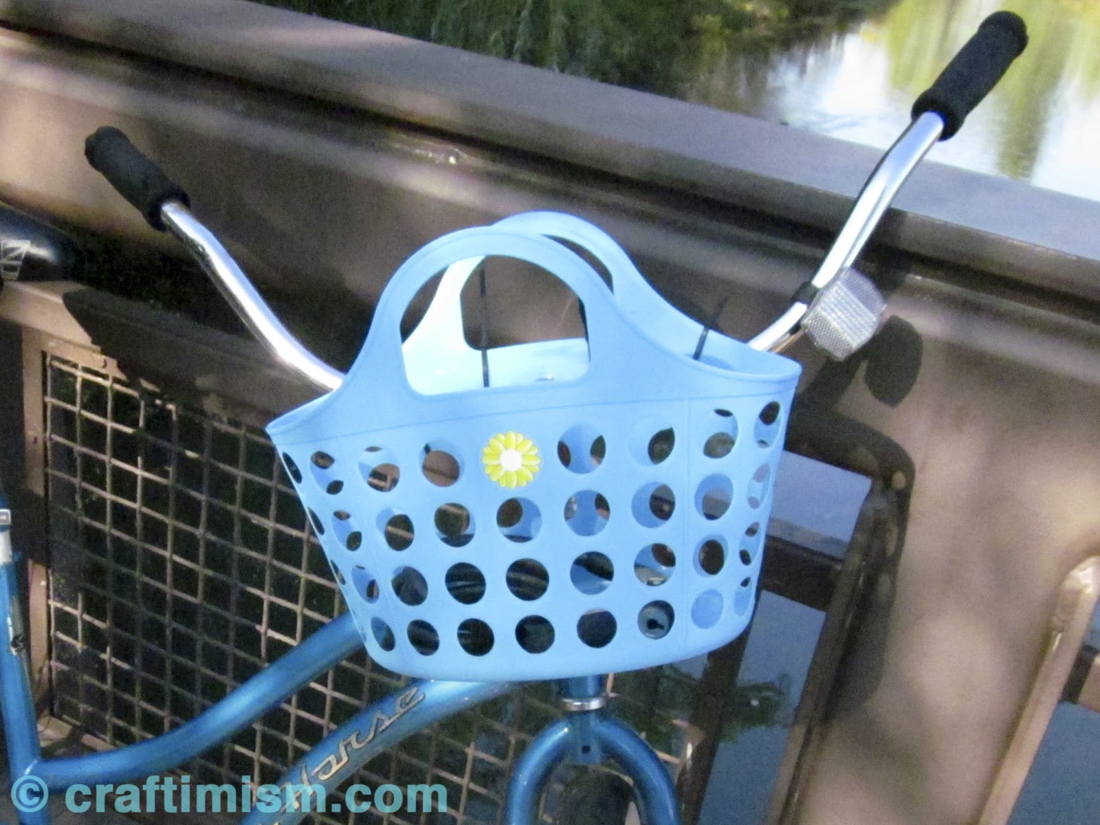 Craftimism Bicycle Basket on a Budget