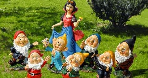 Biancaneve ed i sette nani in poliresina da giardino nanetti per aiuol –