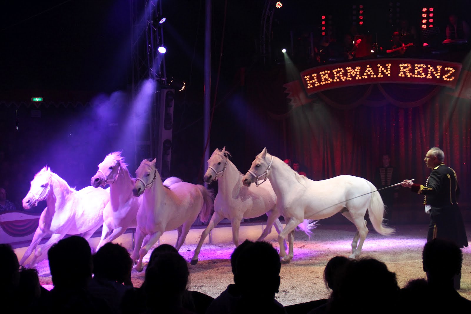 CIRCORAMA PART II: CIRCUS HERMAN RENZ BRENGT TOPPROGRAMMA