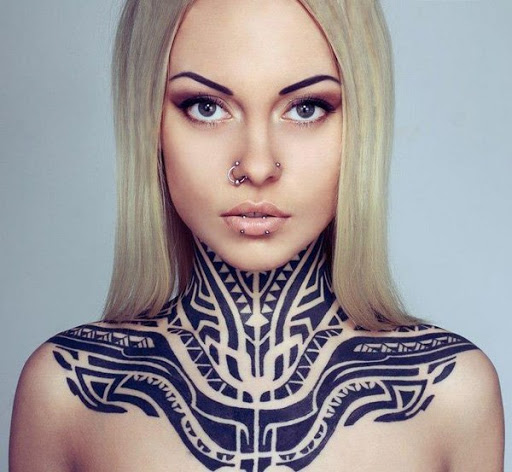 Tribal pescoço desenho de tatuagem para as mulheres