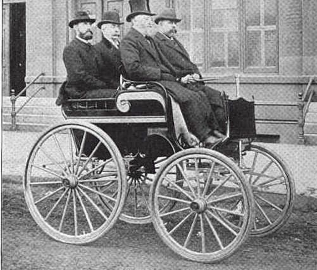 Early Automobiles 26 Historic Vintage Photos Captured People Driving