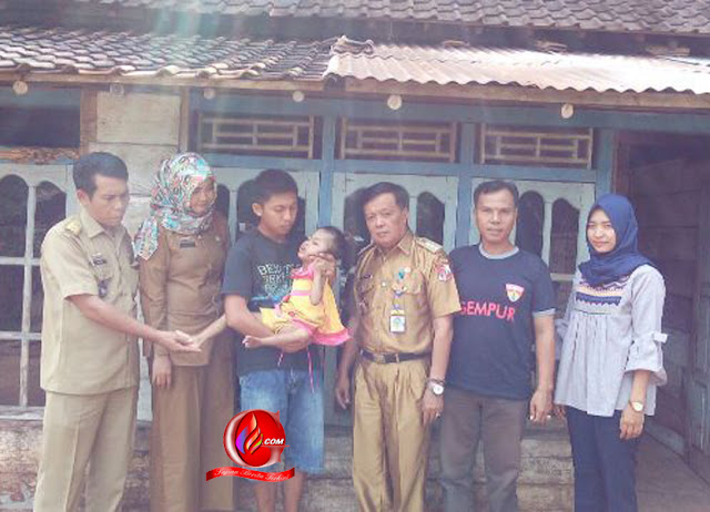 Gempur Beri Santunan Dua Bocah Penderita Hedrocefalus dan CP