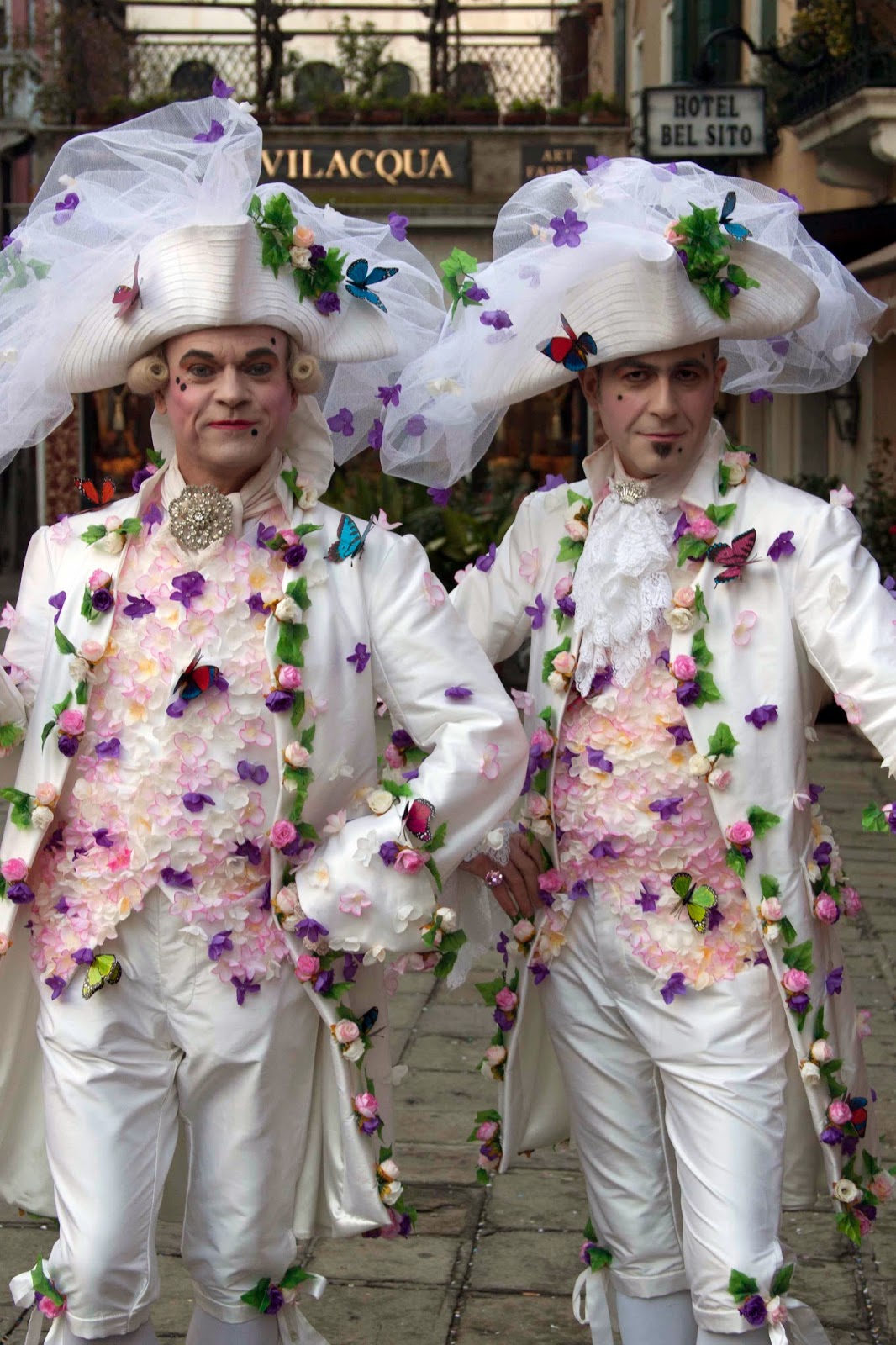 Carnival in Venice: dressed up dandies